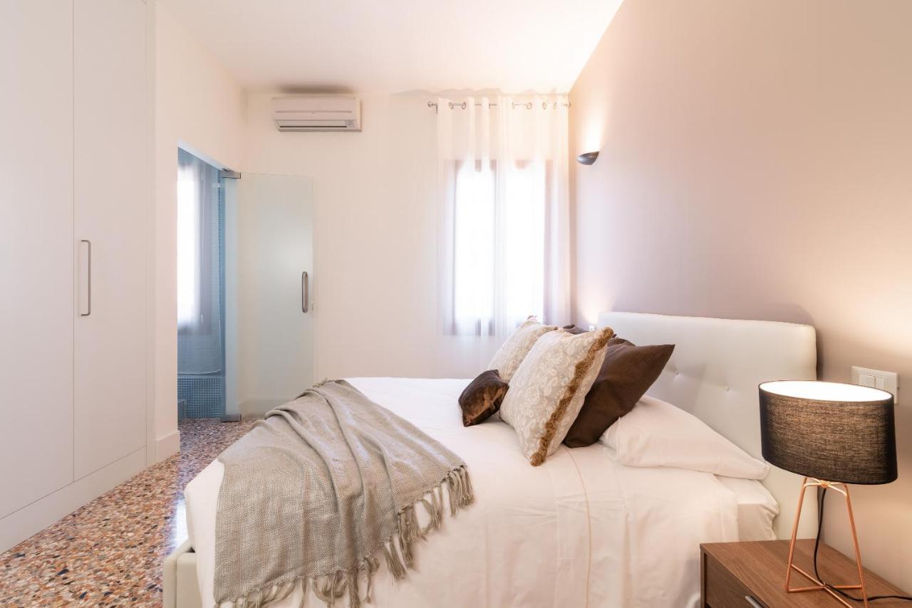 Casanova Deluxe Apartment By Wonderful Italy Venesia Bagian luar foto